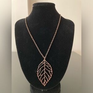 Icing golden tone necklace with leaf pendant